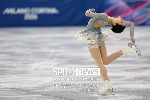 '피겨 여왕' 김연아 이후 16년 만에 '새 역사'...떡잎부터 남달랐던 '차세대 스타' 신지아, 올림픽 첫 출전서 메달 도전