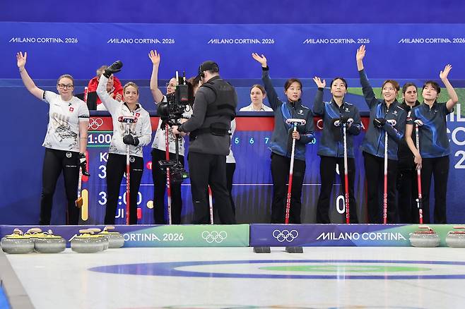 ‘트리플도 소용없었다’ 여자 컬링 스위스에 7-5 패, 4강 경우의 수 복잡[2026 동계올림픽]