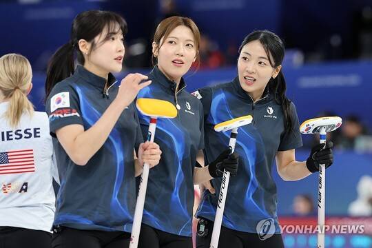 '2위→4위 추락' 스위스에 진 韓 여자 컬링, 4강 진출 장담못해