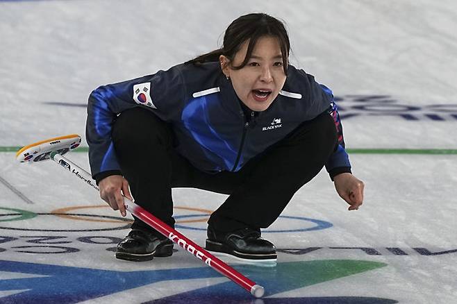 메달 노리는 여자 컬링 '5G'…4강 문턱서 '벼랑 끝 승부' 나선다[2026 동계올림픽]