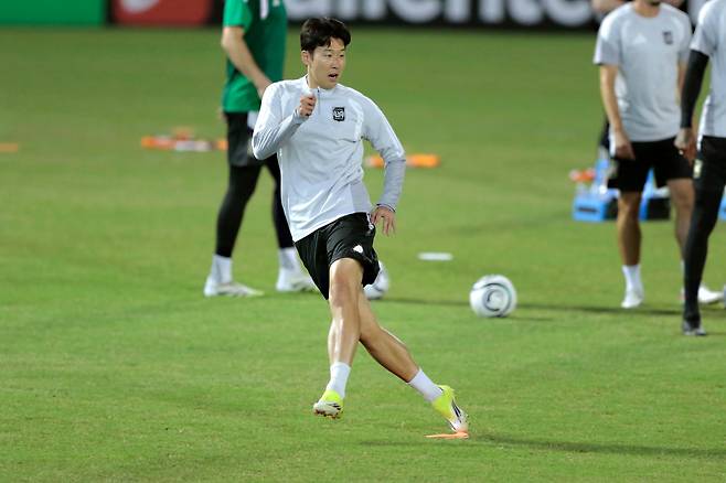 손흥민, 2026시즌 첫 공식전에서 시즌 1호골 폭발...전반에만 1골3어시