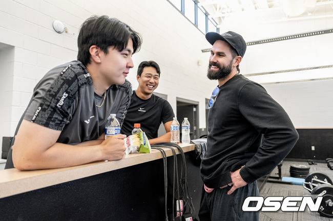 'LG 효자 외인' 켈리의 깜짝 방문,