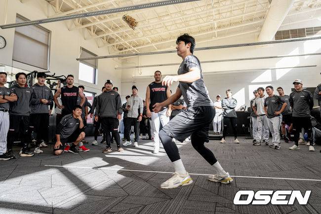 'LG 효자 외인' 켈리의 깜짝 방문,