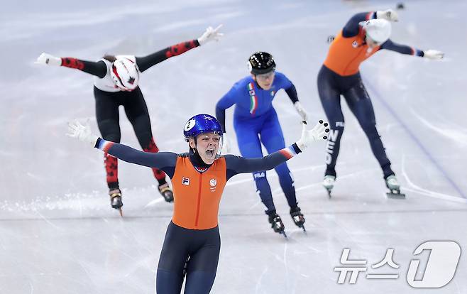 '세계 최강 무색' 쇼트트랙…기대 이하 성적 진짜 원인은? [올림픽]
