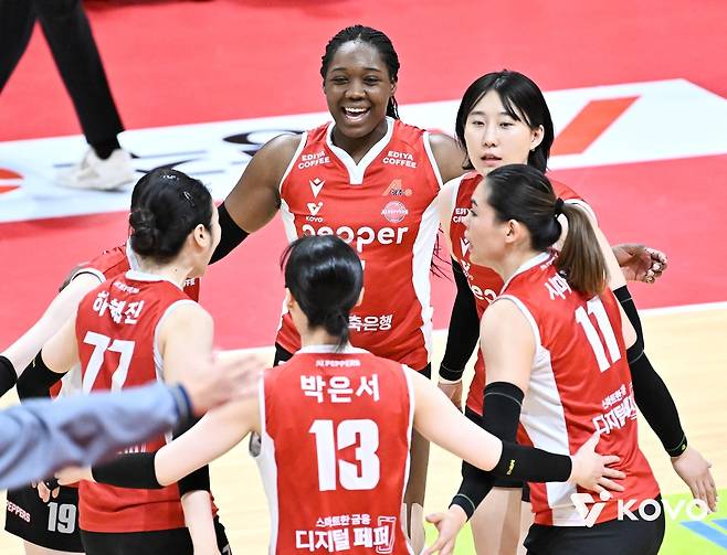 페퍼저축은행, 창단 후 첫 탈꼴찌…11연패 정관장은 최하위 확정(종합)