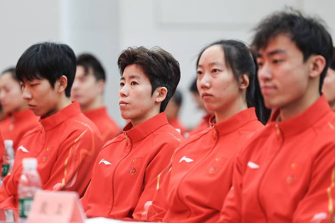 [밀라노 현장]한국 경쟁자도 안 된다, '홈 어드밴티지' 없으니 바닥 없는 추락...무너진 중국 여자 쇼트트랙