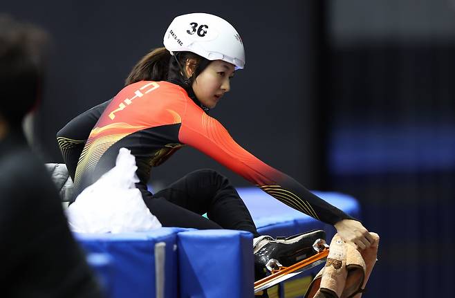 [밀라노 현장]한국 경쟁자도 안 된다, '홈 어드밴티지' 없으니 바닥 없는 추락...무너진 중국 여자 쇼트트랙