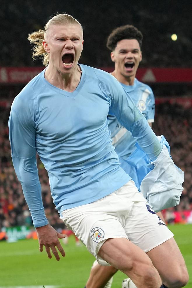 '19만파운드가 아깝다' 손흥민과 동급 대우 받는 토트넘 현 주급 1위, 4경기 출전 정지 징계 주장 로메로..EPL 구단별 최고 주급 전격 공개