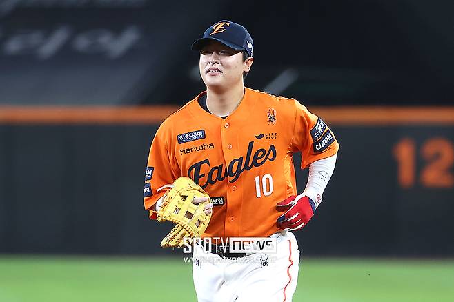 KIA→한화 트레이드가 인생을 바꿨다…연봉 1억 1000만원 급상승, 올해는 100억 거포 유탄 피할수 있나