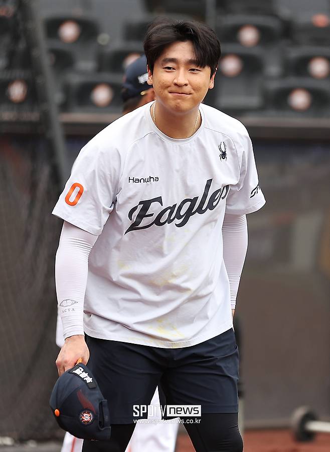 KIA→한화 트레이드가 인생을 바꿨다…연봉 1억 1000만원 급상승, 올해는 100억 거포 유탄 피할수 있나