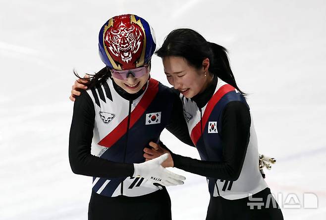 쇼트트랙 첫 금메달…여자 계주, 8년 만에 금메달 탈환[2026 동계올림픽]