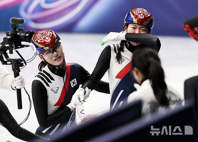 쇼트트랙 첫 금메달…여자 계주, 8년 만에 금메달 탈환[2026 동계올림픽]