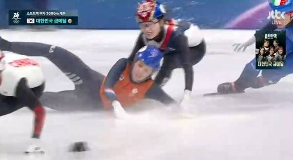 최민정에게 헤딩, 그래도 안 넘어졌다… 이게 최민정의 클래스[밀라노 스틸컷]