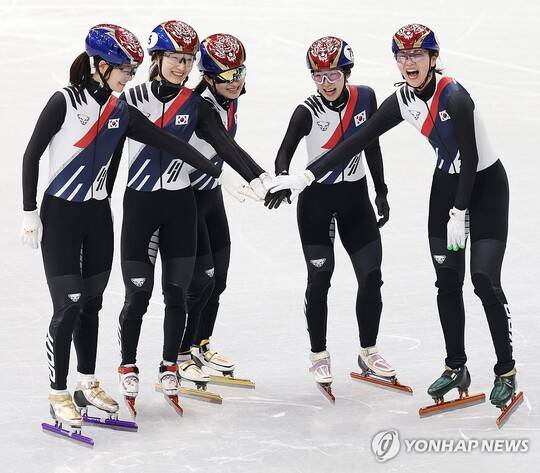 뒷담화-헐뜯기로 상처났던 최민정-심석희, 결정적 순간 결국 금메달 합작