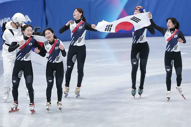 네덜란드 '꽈당' 그 순간... 최민정의 '초인적인 버티기'가 金 만들었다 [2026 밀라노]