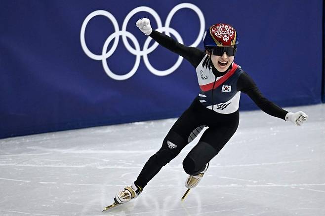 네덜란드 '꽈당' 그 순간... 최민정의 '초인적인 버티기'가 金 만들었다 [2026 밀라노]