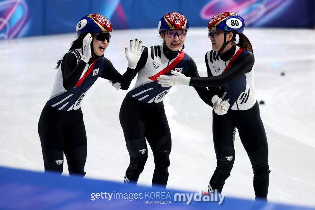 30세에 나선 첫 올림픽, 금메달, 뜨거운 눈물…‘계주의 달인’ 노도희, 최고의 무대에서 최고가 되다 [2026동계올림픽]