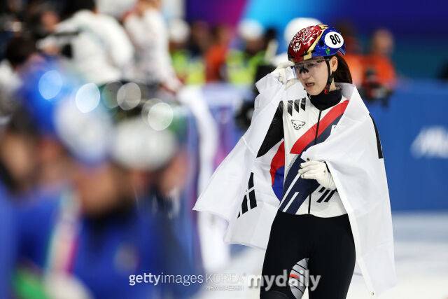 30세에 나선 첫 올림픽, 금메달, 뜨거운 눈물…‘계주의 달인’ 노도희, 최고의 무대에서 최고가 되다 [2026동계올림픽]