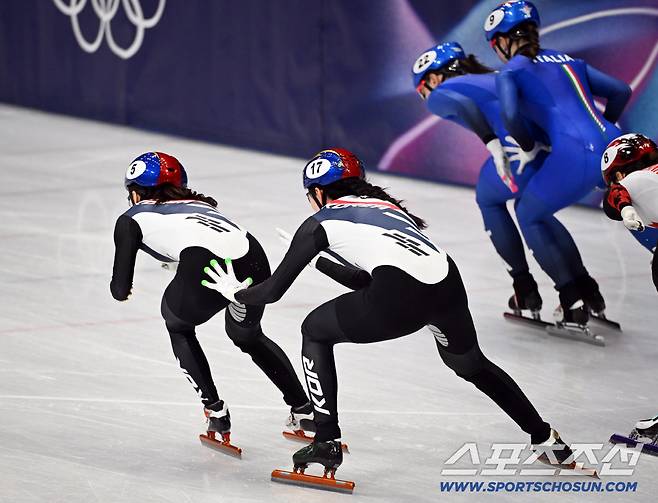 '이걸 어떻게 피하지?' 메달도 못 딸 줄 알았는데.. '그걸 피하고 그걸 역전하다니' 최민정이 완성한 금메달 시나리오[밀라노현장]
