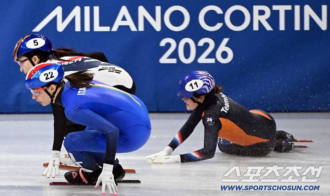 '이걸 어떻게 피하지?' 메달도 못 딸 줄 알았는데.. '그걸 피하고 그걸 역전하다니' 최민정이 완성한 금메달 시나리오[밀라노현장]