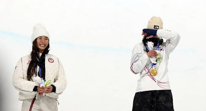 '금메달' 최가온, 골절상 진단 나왔다…SNS에 진단 결과 암시→'투혼의 올림픽 챔피언' 더더욱 감동 [2026 밀라노]