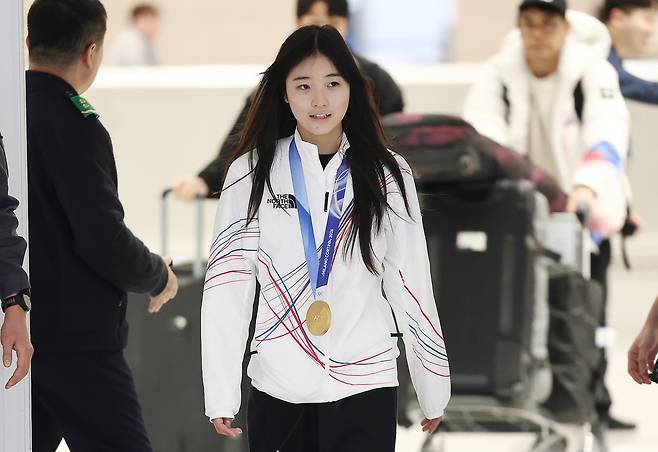 ‘스노보드 금’ 최가온, 뼈 3곳 부러져 있었다[2026 동계올림픽]