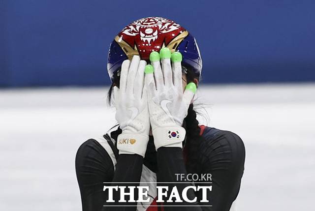 [동계올림픽] 심석희, 쇼트트랙 3000m 계주 金 목에 걸고 '뜨거운 눈물'