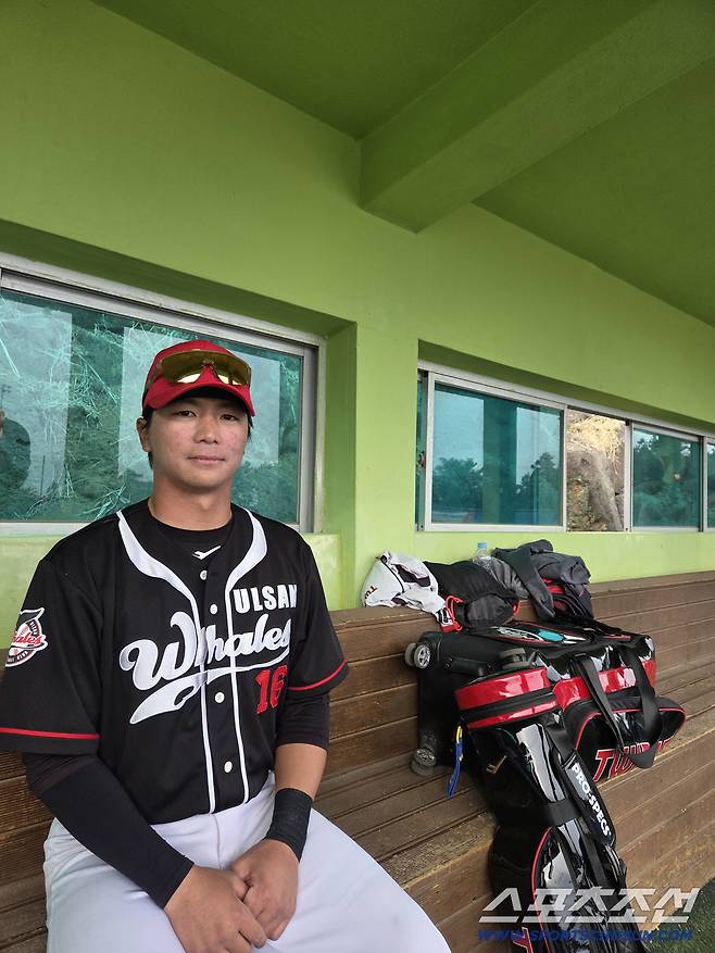 울산 벤치 구석에 'LG 가방이 덩그러니'.. LG 방출 → 울산 초대 캡틴. 김수인은 안다 왜 실패했는지
