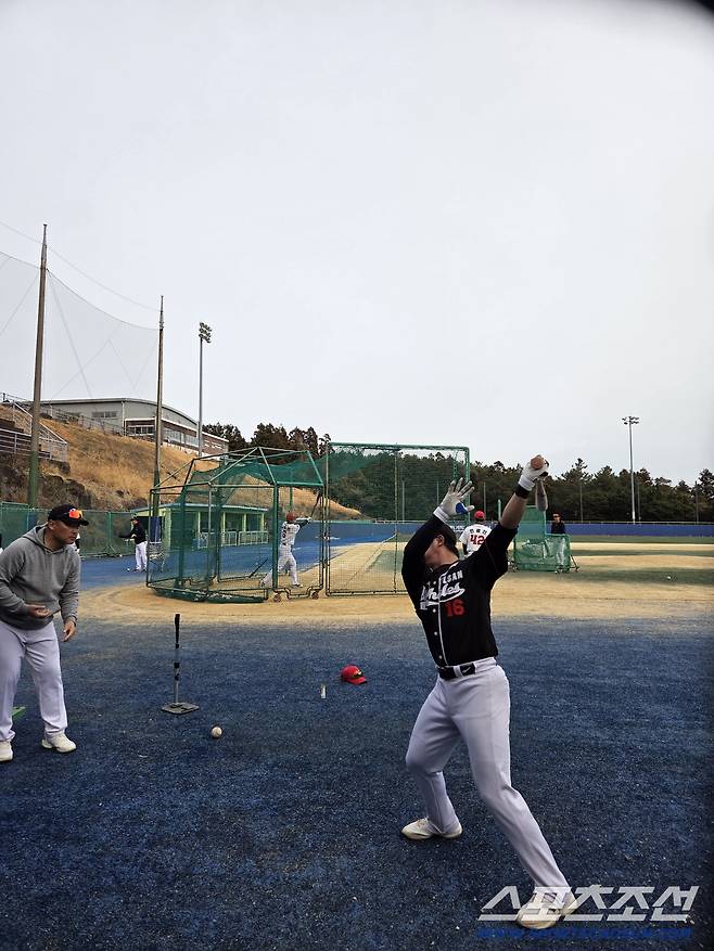 울산 벤치 구석에 'LG 가방이 덩그러니'.. LG 방출 → 울산 초대 캡틴. 김수인은 안다 왜 실패했는지