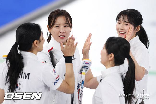 이기면 '경우의 수' 없다.. 한국 여자 컬링, '비양심 군단' 캐나다와 '4강 운명' 한판 승부 [2026 동계올림픽]