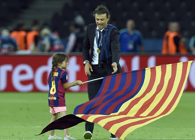 ‘굿바이 이강인’→“재계약 협상 중단” 6관왕 대역사 함께 달성한 엔리케 감독 “PSG 떠나서 친정 바르셀로나 복귀 원해”