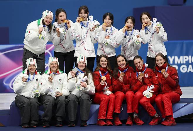 “동생들이 만든 1인 시상식” 금메달만큼 울컥했던 순간의 비밀[2026 동계올림픽]