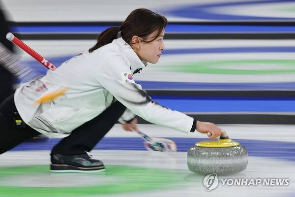 솔직히 실력 차이 났다… 한국 女컬링, 캐나다에 완패-4강 진출 실패