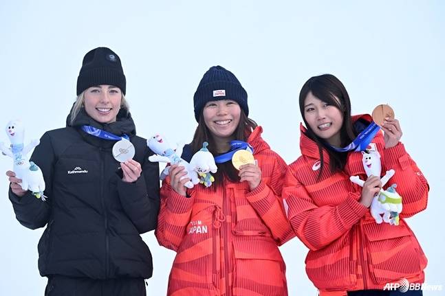 '역대급 싹쓸이' 日 금메달 편파판정? 美 레전드