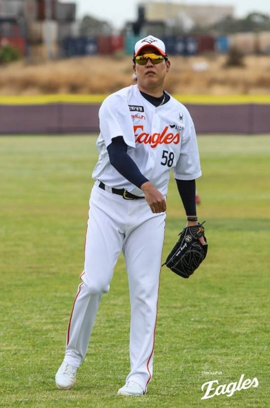 한화 '20억 좌완' 못 잡은 이유 있네!…'16홀드 필승조' 생애 첫 FA 도전→