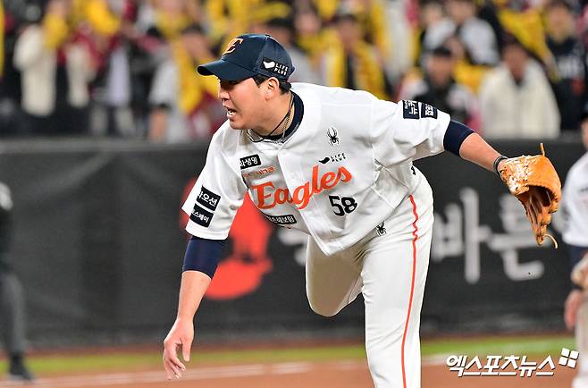 한화 '20억 좌완' 못 잡은 이유 있네!…'16홀드 필승조' 생애 첫 FA 도전→