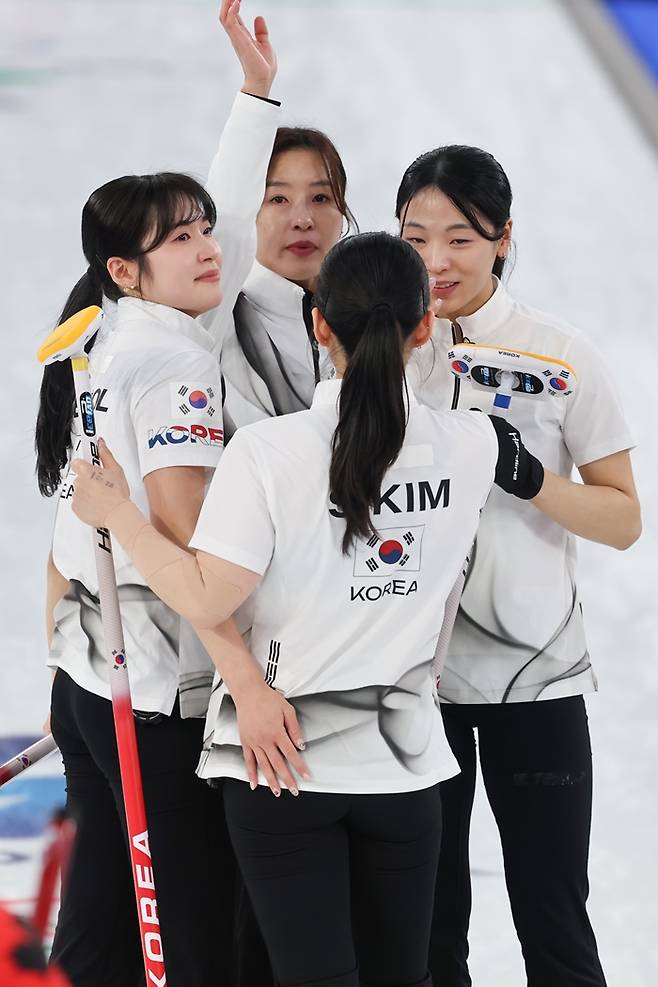 '항상 웃던 미모 군단' 한국 女컬링, 마지막 통한의 눈물…캐나다전 패배 → 최종 5위 준결승 실패