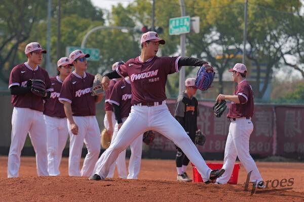 '학폭 논란' 전체 1순위 박준현, 침묵 깨고 첫 등판…키움 청백전 선발 출격→실전 감각 점검했다
