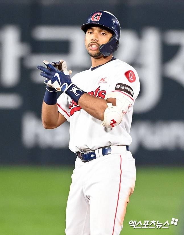 불과 5년 전 롯데 주전 유격수였는데...벌써 감독 됐어? 34세 나이에 전격 은퇴→마이너리그 사령탑으로 새 출발