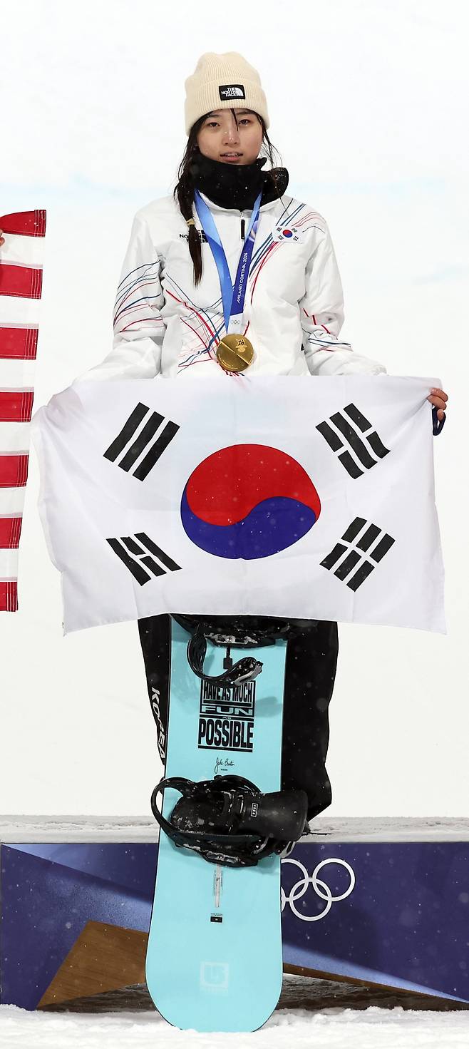 동계올림픽 시상식 잘못 제작된 태극기 반복 게양…IOC와 조직위, 사과하고 정정해야