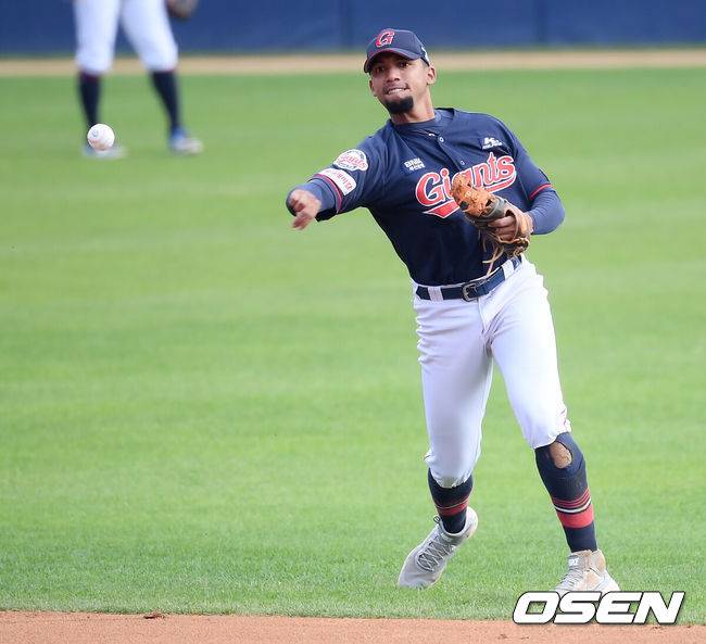 부산을 너무 사랑했던 롯데 최고 유격수, 34세에 은퇴라니…마이너 감독으로 지도자 시작