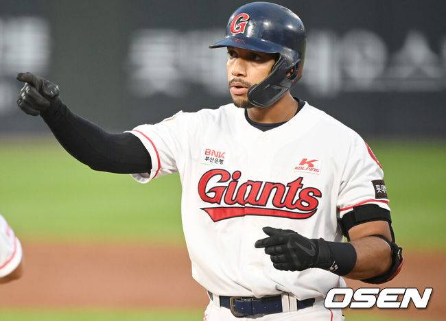 부산을 너무 사랑했던 롯데 최고 유격수, 34세에 은퇴라니…마이너 감독으로 지도자 시작