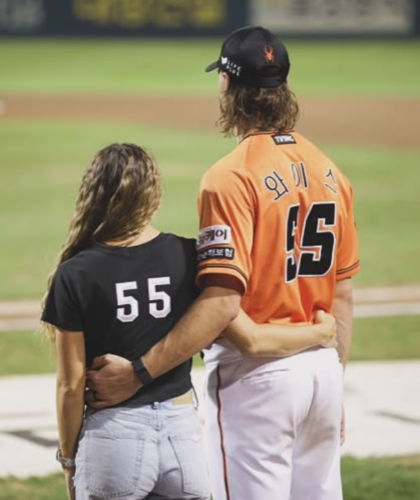 한화에서 잘 배워갔네… ‘대전 예수’가 日 782억 투수 구세주로 나섰다… “저녁 먹으러 갈래?”