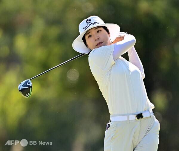 '환상적인 11언더파' 이소미, 혼다 타일랜드 2R 단독1위 질주 [LPGA]