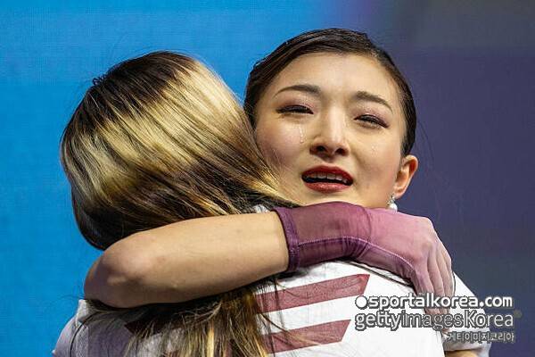 '日 피겨여왕' 은메달 목에 걸고 오열,