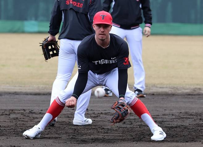 와 'KBO 최초 亞 쿼터' 주인공 2안타+2득점+도루 펄펄! 홈런까지 터트린 '전천후 내야수' 맹활약까지, KIA 첫 자체 연습경기 어땠나