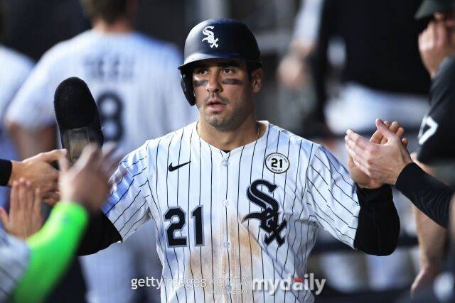 '이거 실화냐' 35살 전직 한화맨, 1조원의 사나이 옆자리 차지하다…