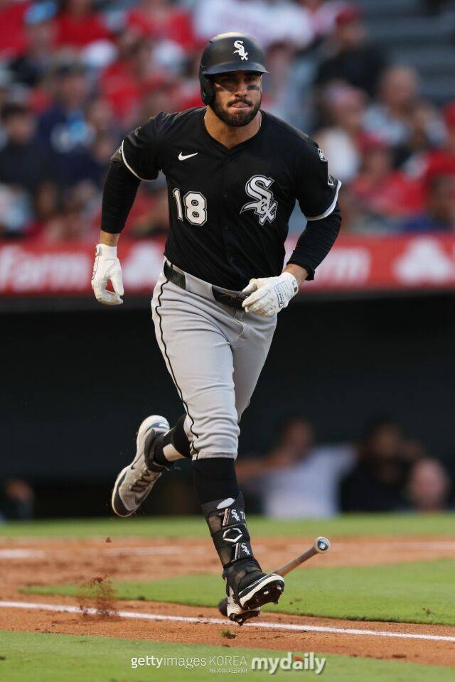 '이거 실화냐' 35살 전직 한화맨, 1조원의 사나이 옆자리 차지하다…