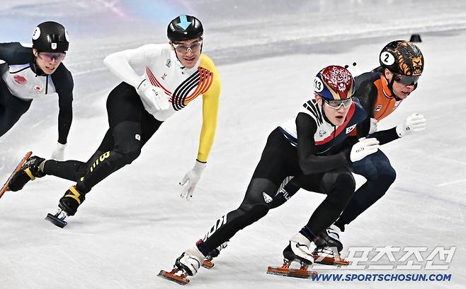 '토리노 환상 추월' 20년 만에 다시 이탈리아...韓 남자 쇼트트랙 자존심 지킬 계주, 비장의 무기 이정민