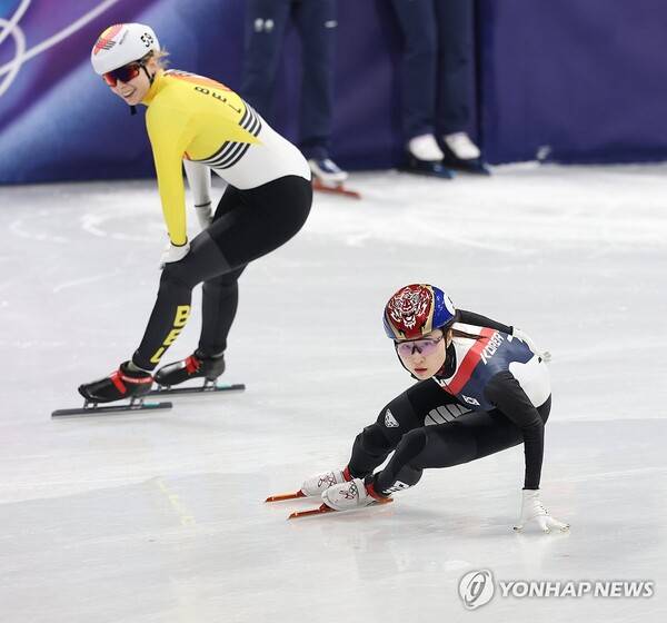 '이 구역 최강자' 최민정, 벨기에 변칙작전에도 평온한 실력 발휘[여자 1500m]